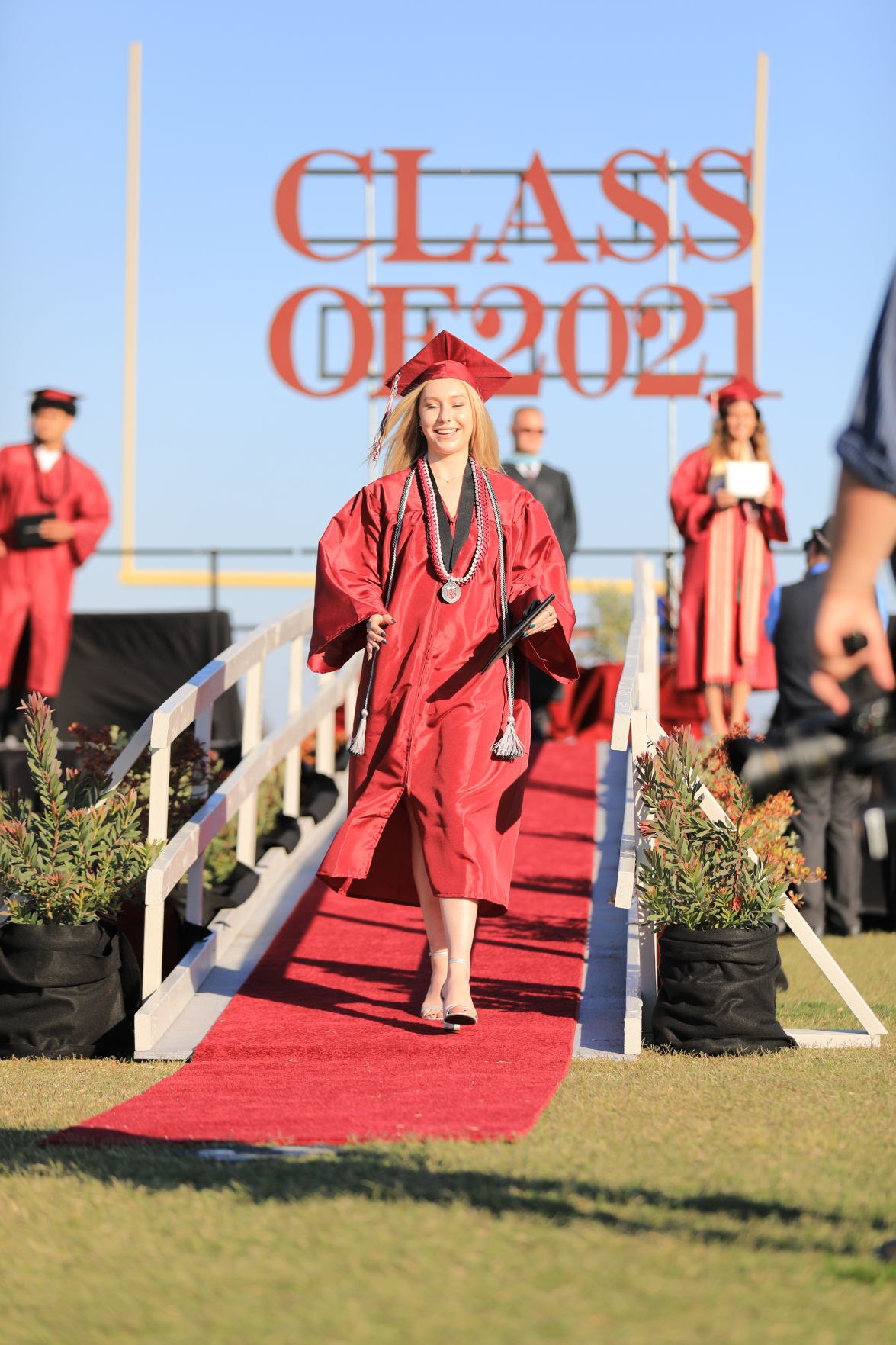 060421-smt-photos-nipomo-graduation-1